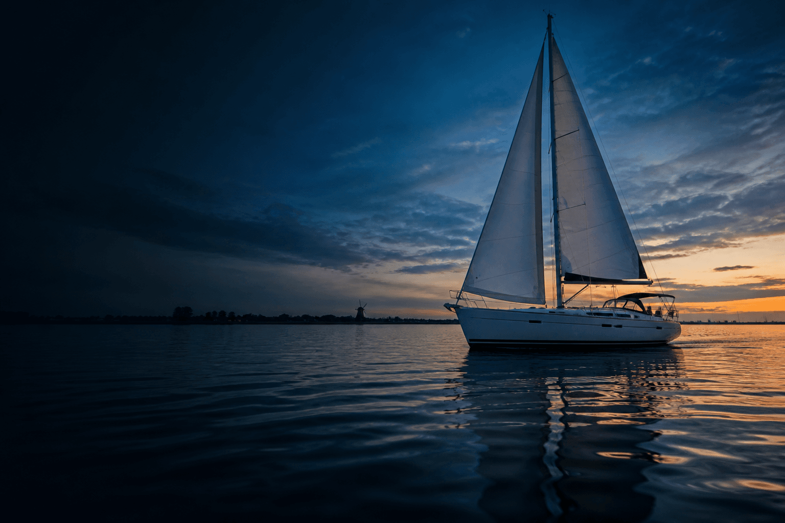 Zeilboot op rustig binnenwater tijdens het blauwe uur
